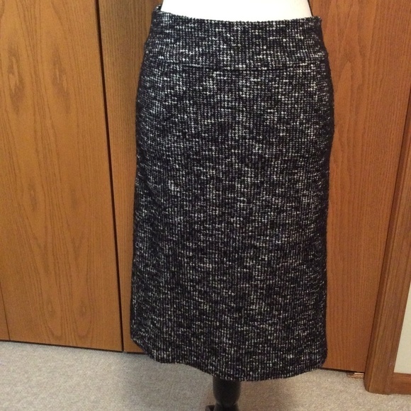 Banana Republic Dresses & Skirts - Banana Republic Black & White Tweed Skirt Sz-2